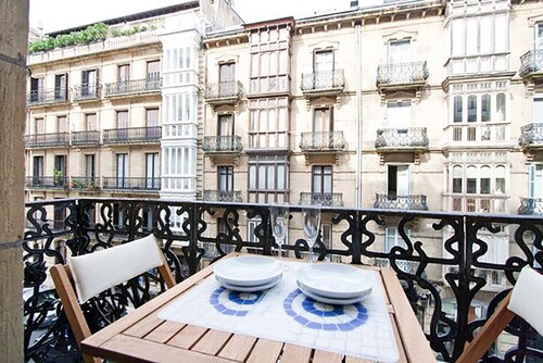 Leonardo | The Rentals Collection