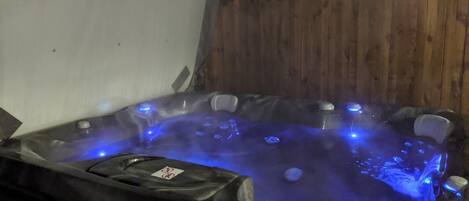 Tina de hidromasaje al aire libre