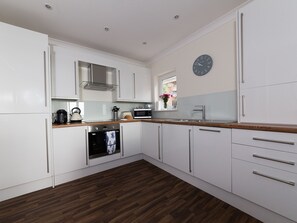 Lava-louças, cadeirão de bebê