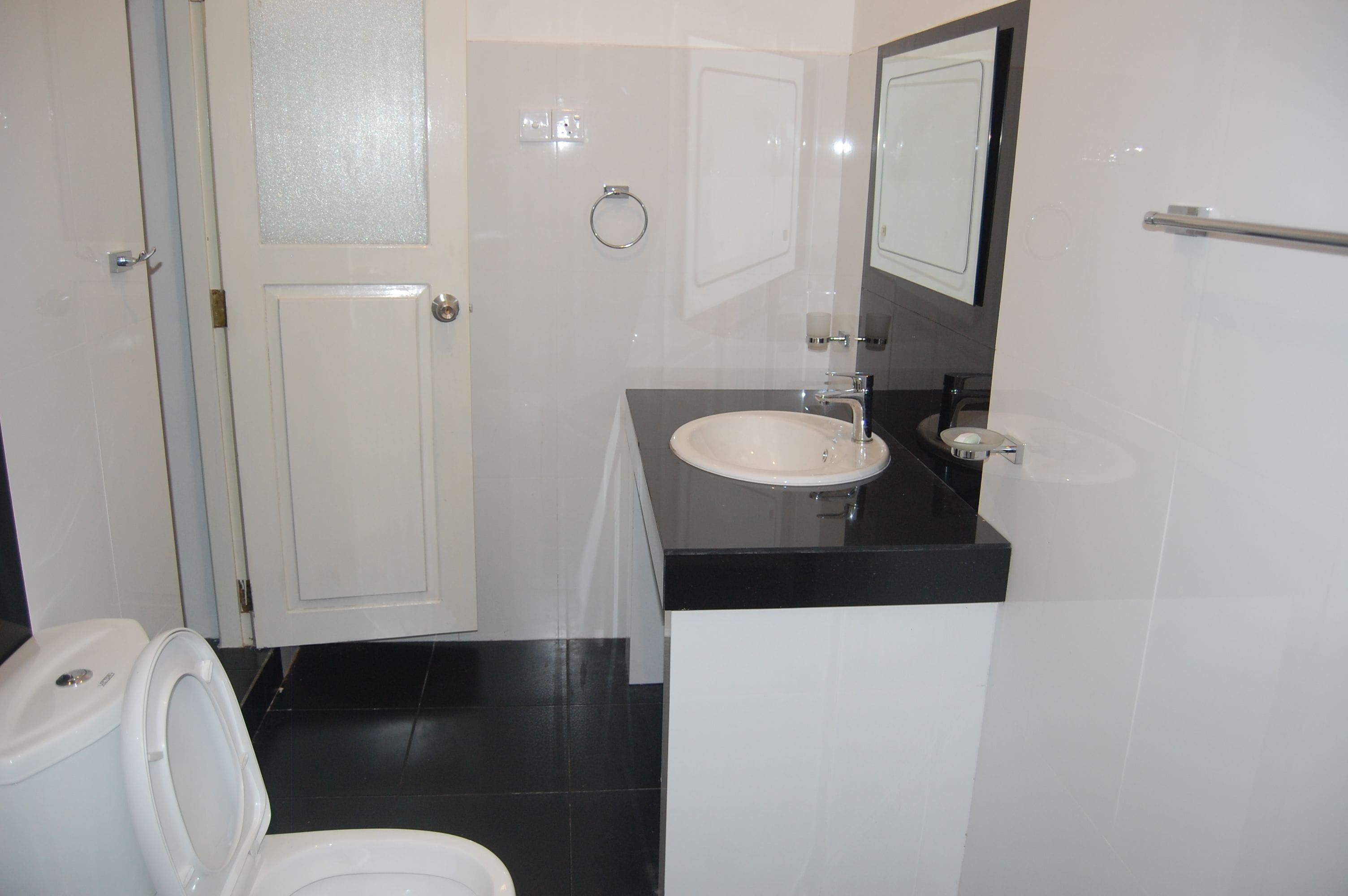 高級雙人房, 1 張特大雙人床, 花園景觀 | 浴室 | 淋浴設備、免費盥洗用品、吹風機、浴袍