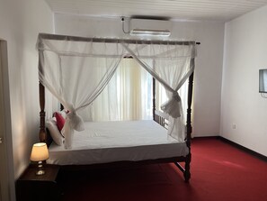 高級雙人房, 1 張特大雙人床, 花園景 | 高級寢具、羽絨被、特厚豪華床墊、獨特設計