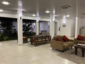 A spacious lobby with a high ceiling, tiled flooring, and a mix of seating areas including a sofa and chairs. - Siloonaa Garden Villa (Wariyapola)