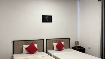 Comfort-Villa, 4 Schlafzimmer, Gartenblick | Hochwertige Bettwaren, Daunenbettdecken, Pillowtop-Betten