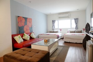 Habitación cuádruple Elite, no fumadores | Escritorio, sistema de insonorización, camas supletorias y wifi gratis