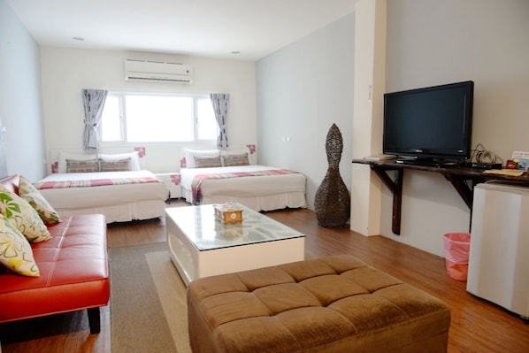 Habitación cuádruple Elite, no fumadores | Escritorio, sistema de insonorización, camas supletorias y wifi gratis