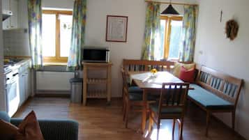 Fernseher, Tischtennisplatte