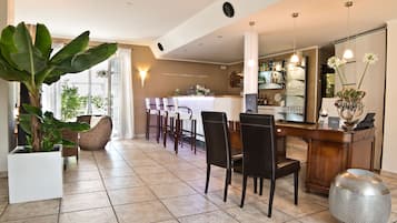 Bar (in der Unterkunft)