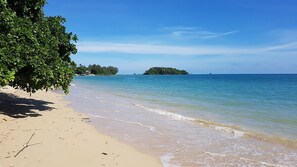 Beach nearby - Baan Ari, 12 Person Private Villa (Krabi)