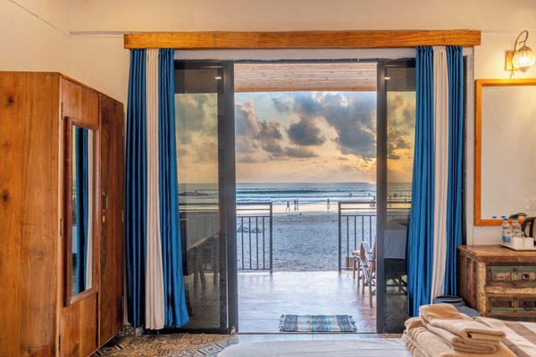 Front Sea view Hut | WiFi (free), bed sheets