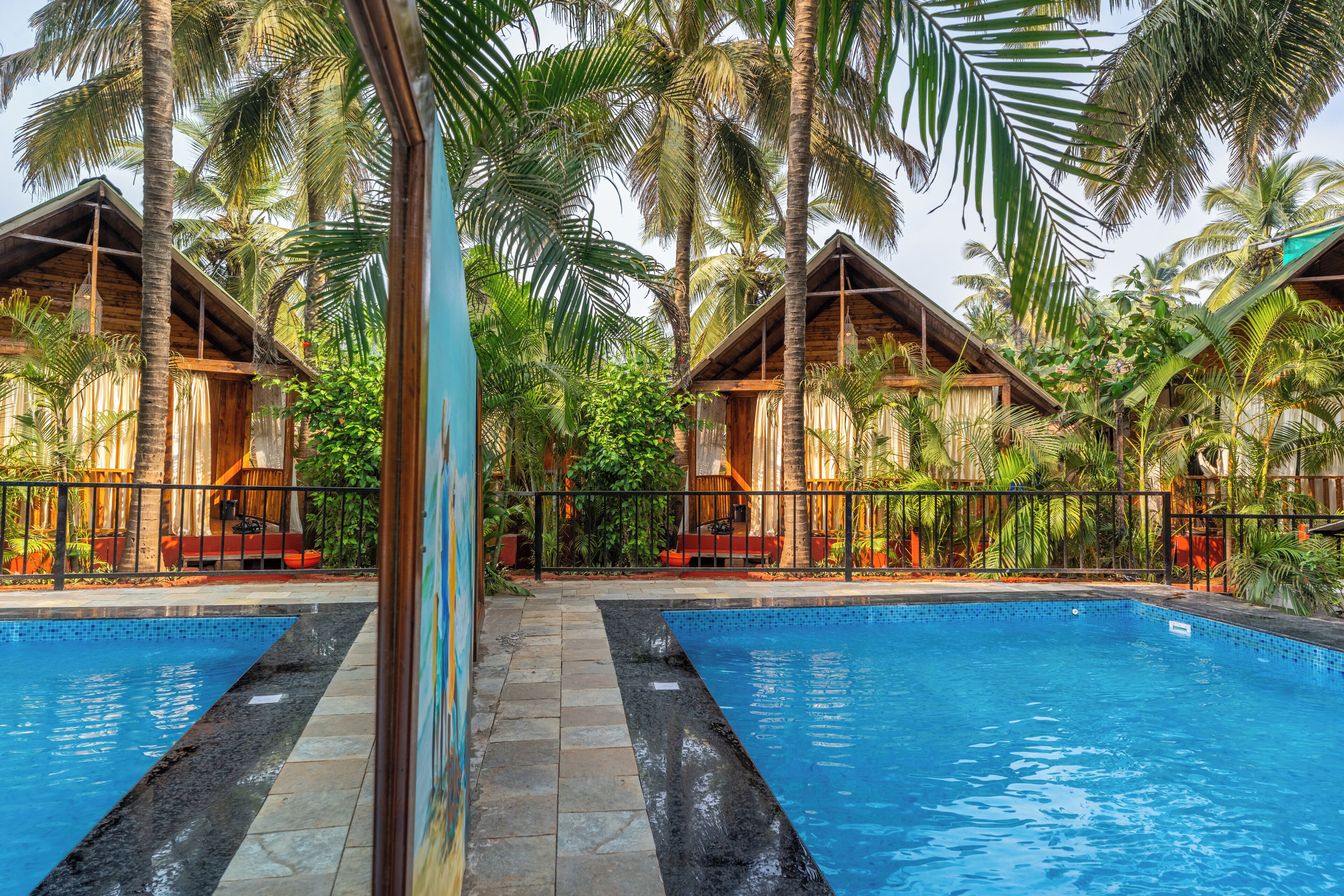 Piscina externa, espreguiçadeiras