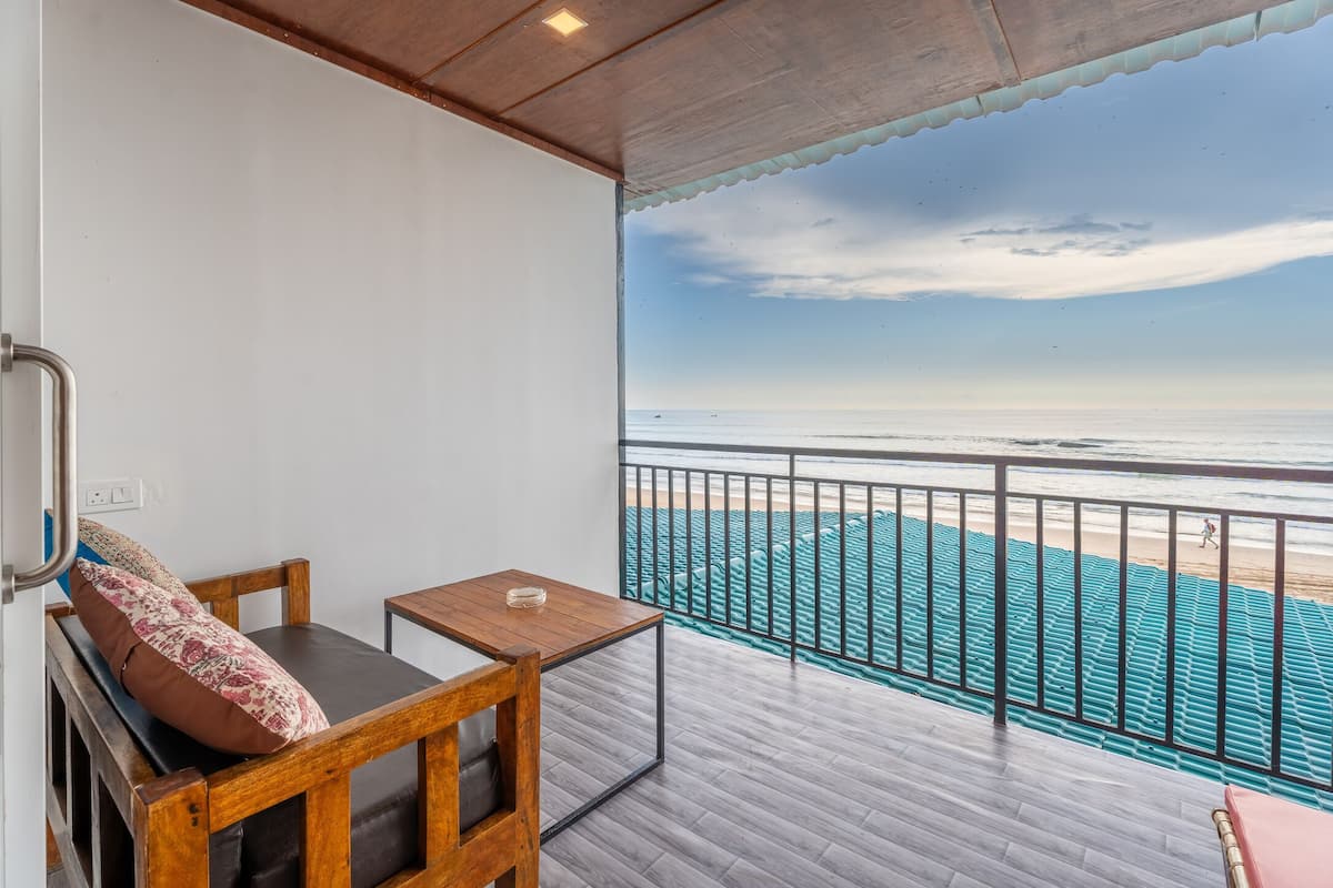 Roof Top Front Sea View Hut | Balcony view