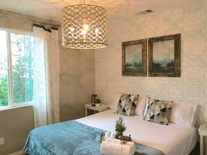 5 bedrooms, in-room safe, desk, iron/ironing board