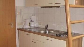 Kühlschrank, Mikrowelle, Herdplatte