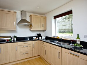 Dishwasher, high chair - 3 bedroom accommodation in Newquay (Newquay)
