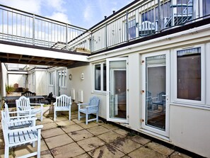 Outdoor dining - 3 bedroom accommodation in Newquay (Newquay)