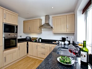Dishwasher, high chair - 3 bedroom accommodation in Newquay (Newquay)