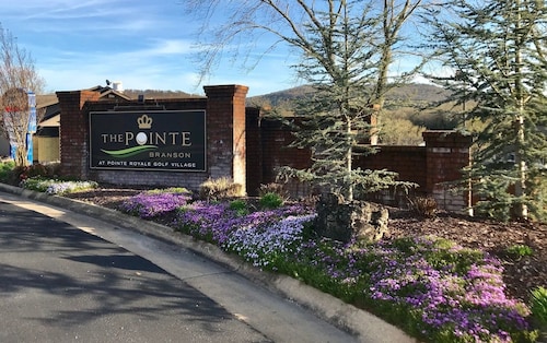 3 bedroom, 3 bath, indoor and outdoor pools, 2nd floor in gated Pointe Royale