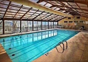 室內泳池、室外泳池