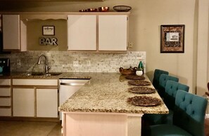 雪櫃、微波爐、焗爐、爐具