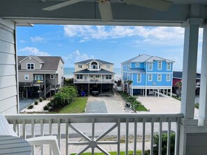 Property grounds - Experience bliss at Carpe Diem, a spacious 4-bedroom home in Holden Beach. (Holden Beach)