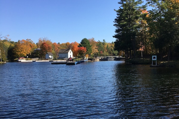 Davis Lock which connects Lake Opinicon and Sand Lake