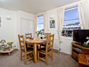 Dining - Directly overlooking the Golden Hind replica in the Brixham harbour. (Brixham)