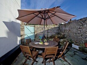 Outdoor dining - 4 bedroom accommodation in Portland (Portland)