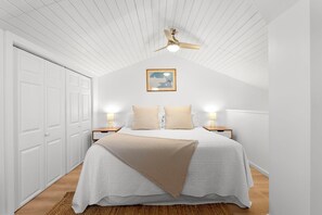Tabla de planchar con plancha, wifi, ropa de cama