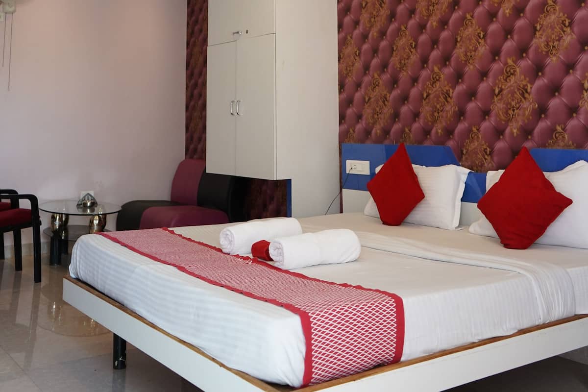Luxury Double Room, 1 Katil Raja (King) | Meja, kalis bunyi, seterika/papan seterika, Wi-fi percuma