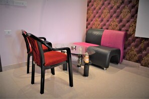 Lyxigt dubbelrum - 1 kingsize-säng | Skrivbord, ljudisolering, strykjärn/strykbräda och gratis wi-fi