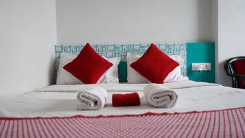 Executive Double Room, 1 King Bed | Desk, soundproofing, iron/ironing board, free WiFi