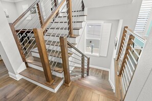 Interior - Luxury Hyde Park 3BR Retreat ☀️ Shuffleboard & Soaking Tub 🌴 Family Friendly (Tampa)