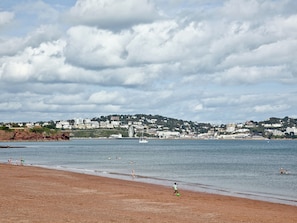 Beach - Comfort and luxury in a sea front location with panoramic sea views. (Paignton)