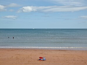 Beach - Comfort and luxury in a sea front location with panoramic sea views. (Paignton)