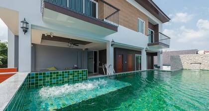2BRs private pool in BKK, Calm area 3km to metro, 10 km to Pratunum