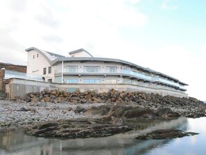 المنشأة من الخارج