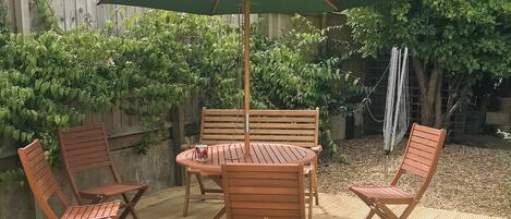 تناول الطعام بالخارج