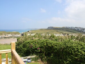 Property grounds - 2 bedroom accommodation in Newquay (Newquay)