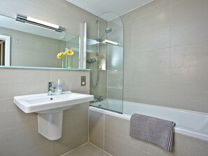 Bathroom - Spectacular views from an exceptional apartment near the beach. (Saunton)