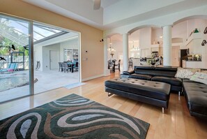 Smart TV, futbolito y oficina 