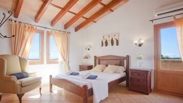 4 chambres, coffres-forts dans les chambres, fer et planche Ă repasser