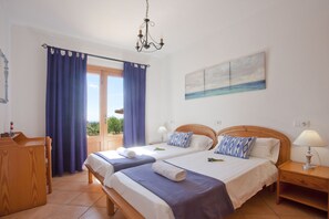 4 chambres, coffre-fort, fer et planche à repasser