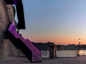 المنطقة المحيطة بالمنشأة