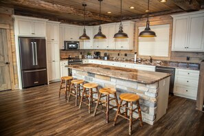 Fridge, microwave, oven, stovetop - Experience Panoramic Views of the Smokies • December 2025 dates still available! (Gatlinburg)