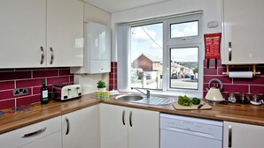 Dishwasher, high chair - Trevistas, Padstow, Cornwall (Padstow)