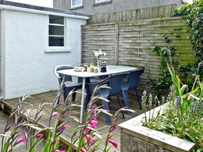 Outdoor dining - Trevistas, Padstow, Cornwall (Padstow)