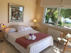 3 bedrooms, iron/ironing board, free WiFi