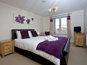 2 bedrooms, free WiFi - Exclusive accommodation perched over Newquay’s harbour. (Newquay)