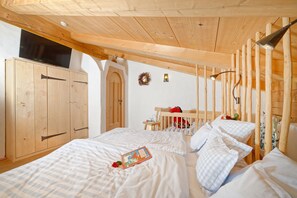 2 bedrooms, in-room safe, iron/ironing board, WiFi