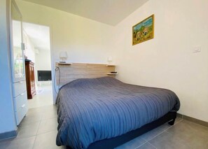 1 chambre, fer et planche à repasser, Wi-Fi gratuit, draps fournis
